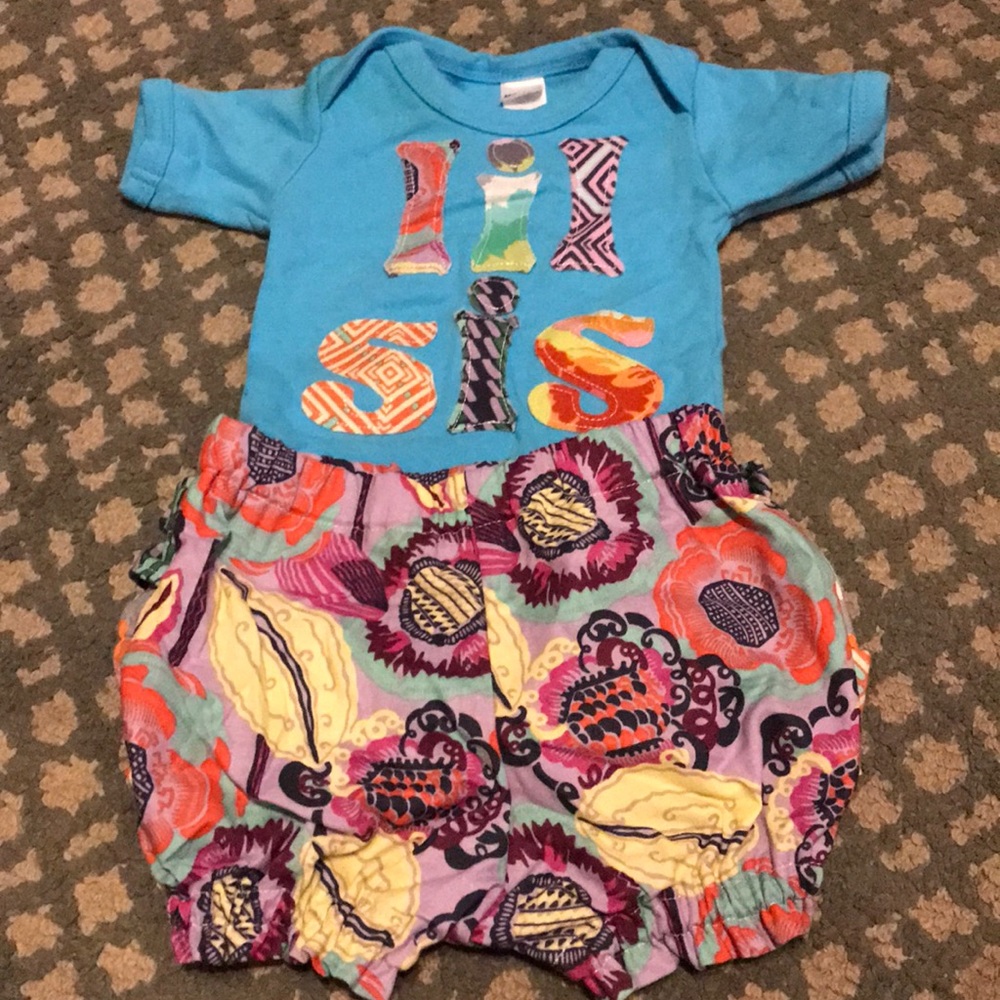 Matching big sis and little sis outfits